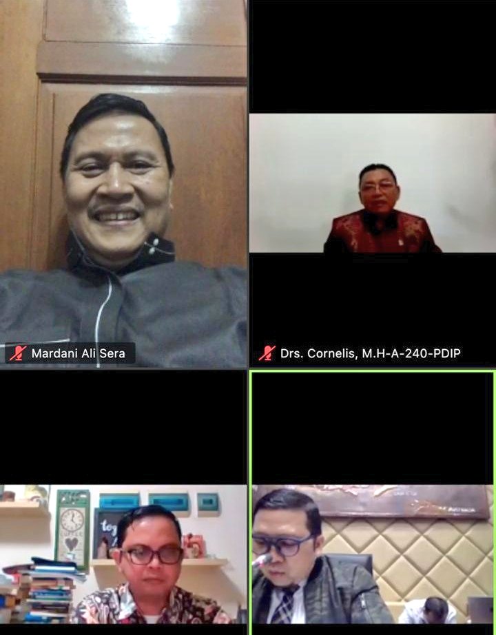 MardaniAliSera's tweet photo. Sore ini Rapat Virtual Komisi 2 jam 15.30, Agenda utama membahas usulan penundaan Pilkada 2020 ada tiga opsi:
Usulan KPU ada 3 opsi penundaan :
1. Desember 2020 (3 bln)
2. Maret 2021 (6 bln)
3. September 2021 (12 bln)
Viryan KPU, Dolly Ketua Komisi 2 dan Cornelis PDIP #kom2 https://t.co/6030tDt23f
