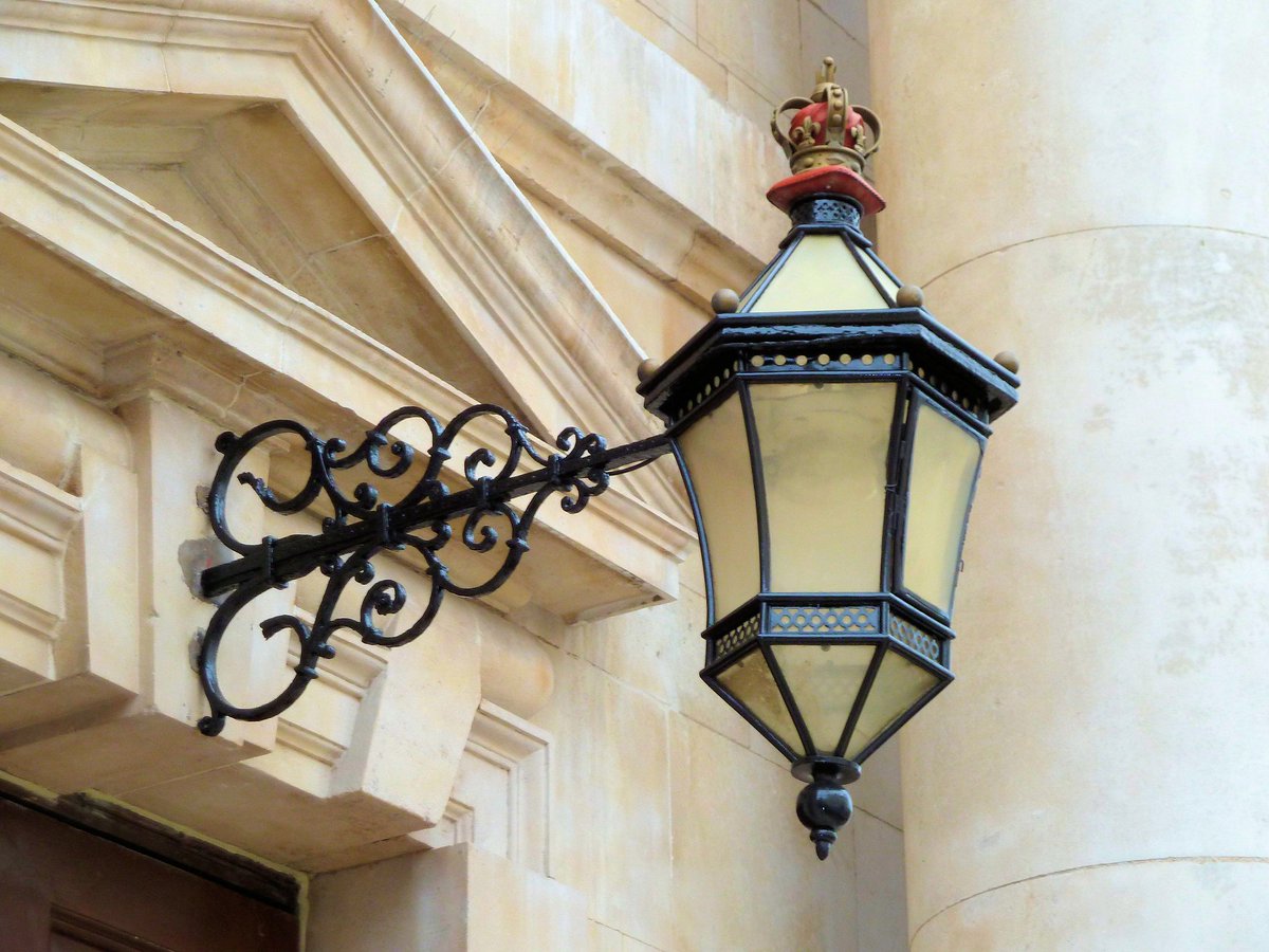 Gaslight of the Day, no.1 [St. Martin-in-the-Fields]
