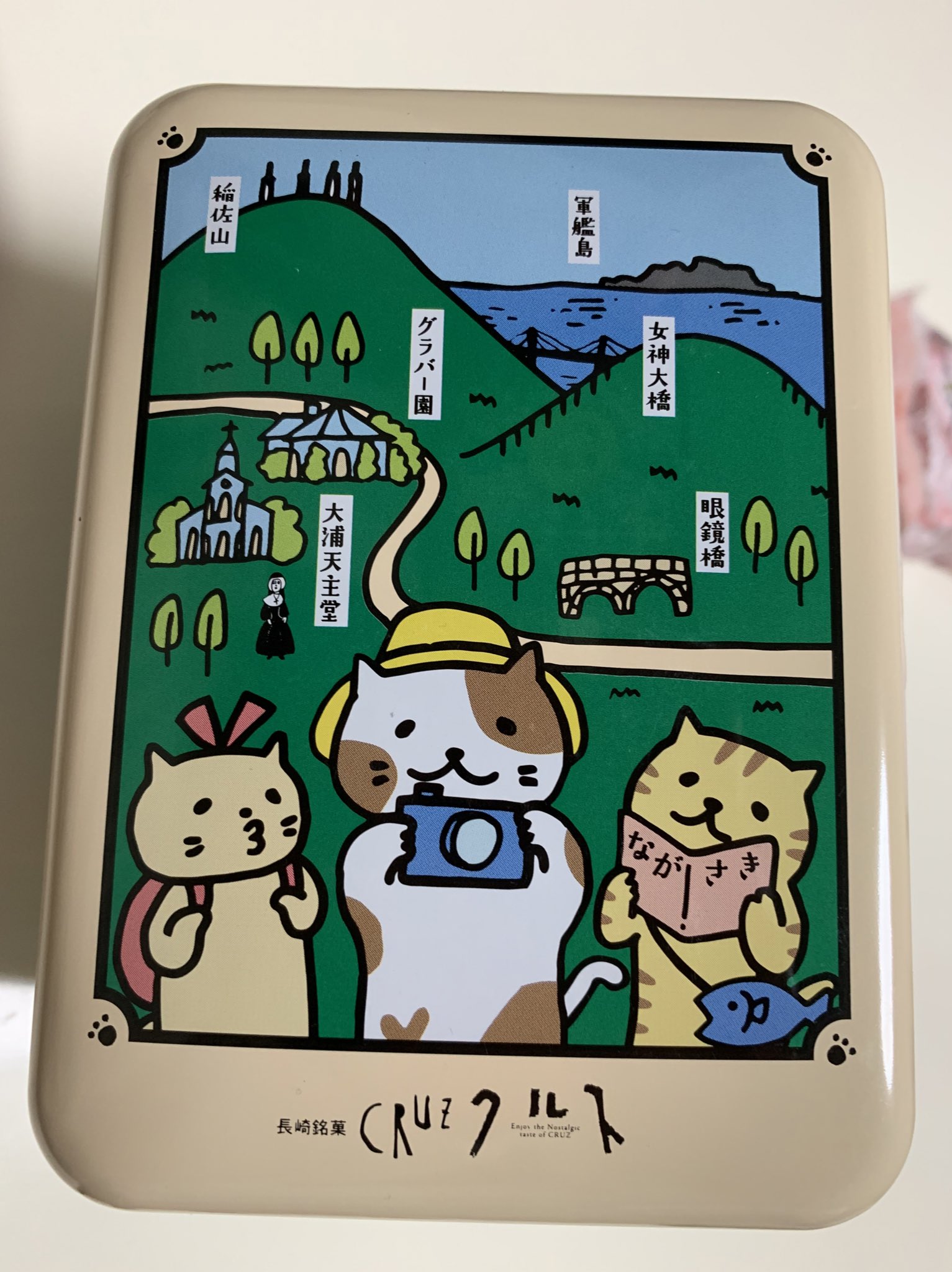 ゆうしゃん クルスの尾曲猫缶が長崎の路面電車のデザインでかわいい 長崎県アンテナショップ 長崎銘菓クルス 尾曲猫缶 ゆうしゃん クルスの尾曲猫缶が長崎の路面電車のデザインでかわいい 長崎県アンテナショップ 長崎銘菓クルス 尾曲猫缶