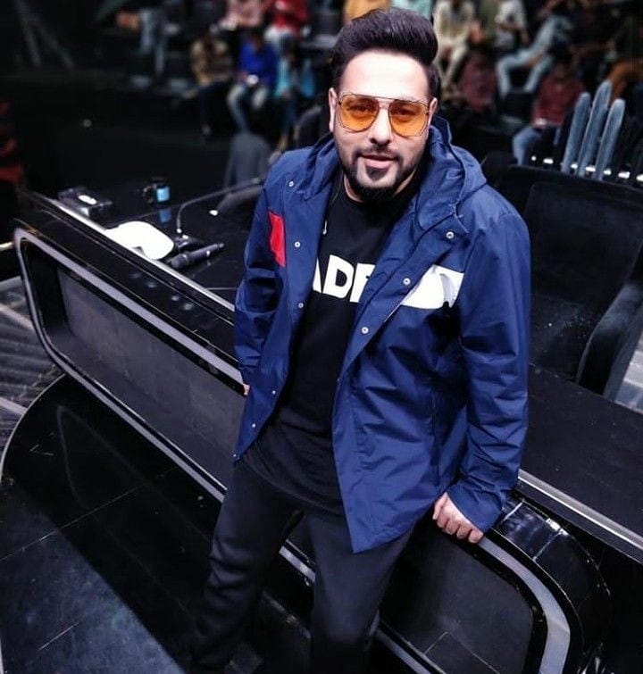 anythingevery2's tweet photo. Rapper star...😈 badshah 💕
#rapper #star #badshah #indian #singers🎤 #hindi #punjabi #haryanvi #song #career #hiphopgroup #celebanything #newsong #gendaphool #indianidol #music #bollywoodsong #desihiphop #kingrapper #rap #srk #raftaar #famous #heartless #aasthagill #instagram https://t.co/7Z0JD7XBrJ