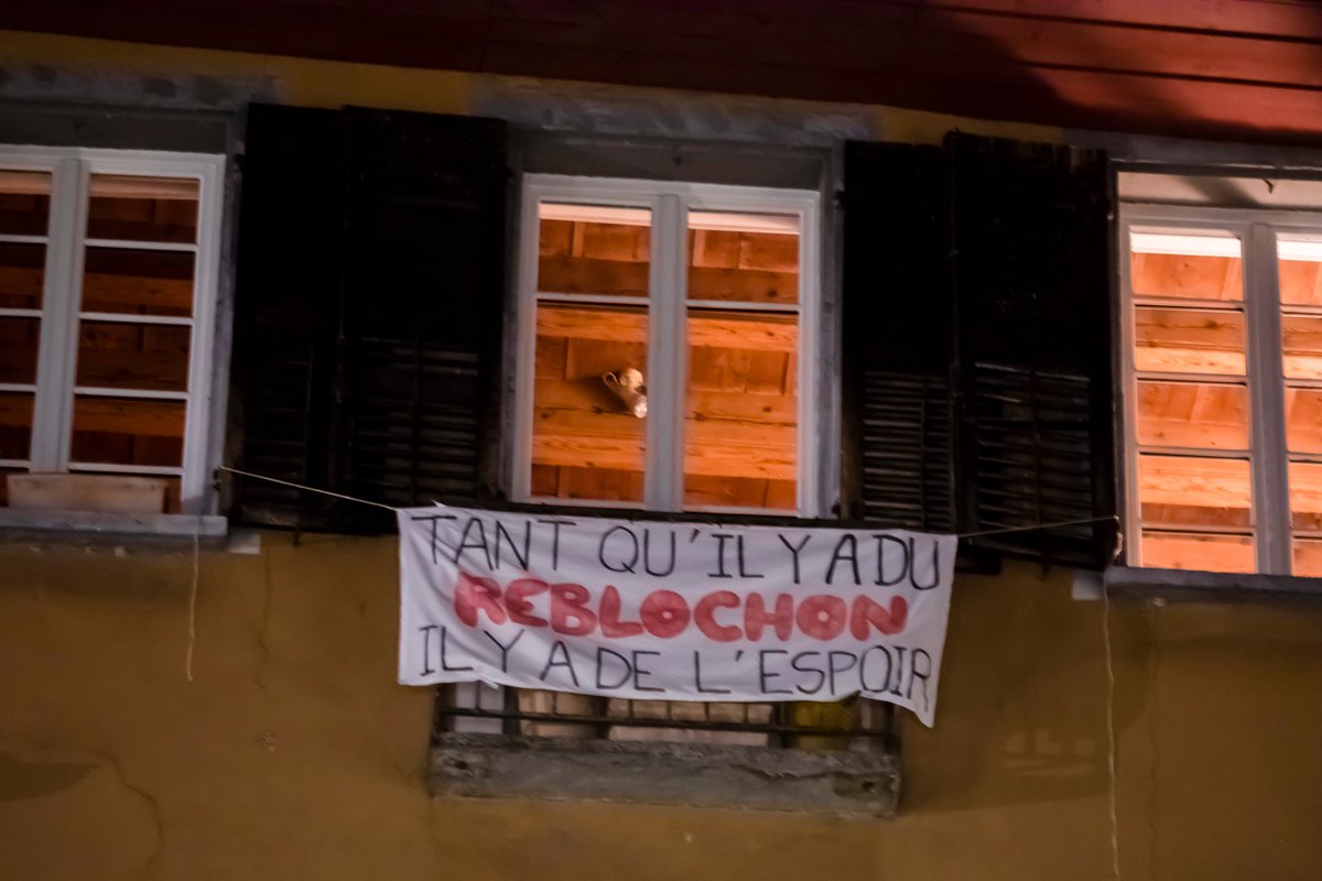 #Coronavirus : défis déjantés, vidéos insolites, solidarité, l'épidémie de #COVID19 inspire la toile
#Memes #Web #Alpes 

france3-regions.francetvinfo.fr/auvergne-rhone…