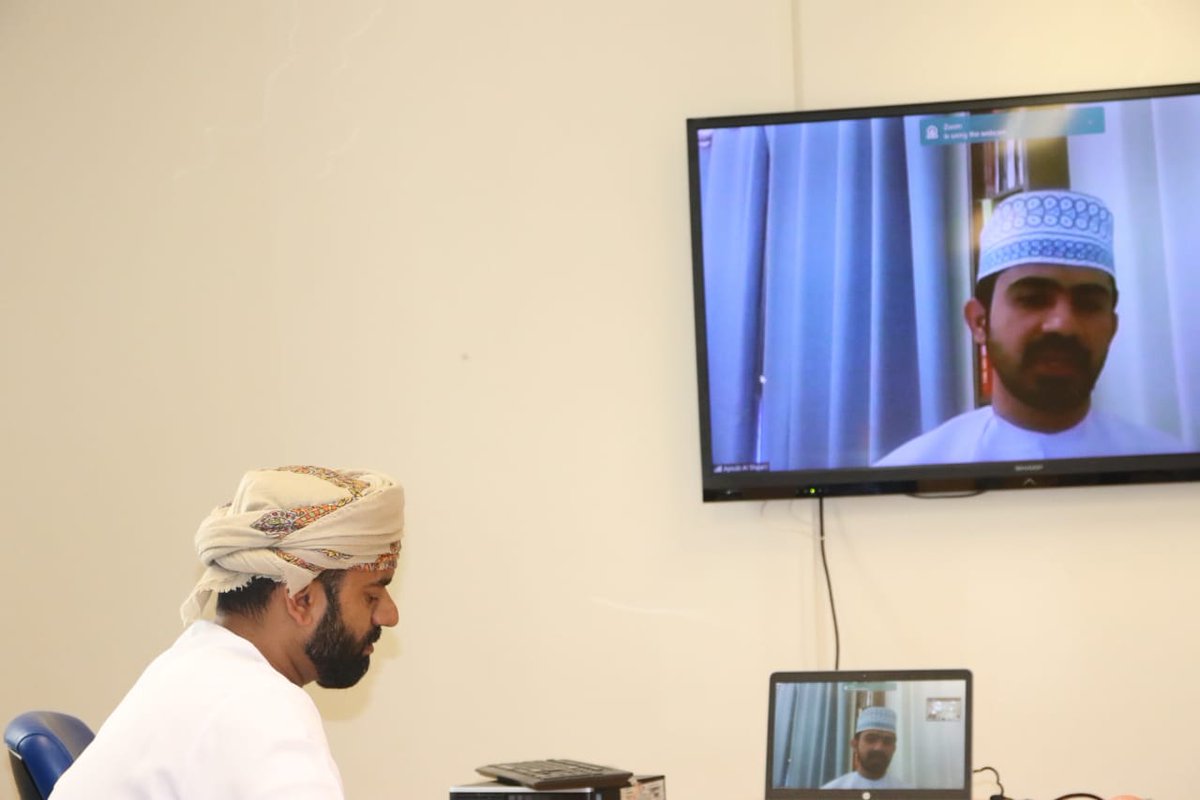 mcsohhosp's tweet photo. سعيا من إدارة المستشفى لتسهيل سبل العلاج وتذليل جميع التحديات التي تواجه المرضى فقد أعدت الإدارة برئاسة الدكتور ماجد المقبالي مدير المستشفى اجتماعا بواسطة الإتصال المرئي مع إحدى شركات النقل التي تقدم خدمة توصيل الأدوية إلى المنازل  . https://t.co/F1L2OgKe2Q