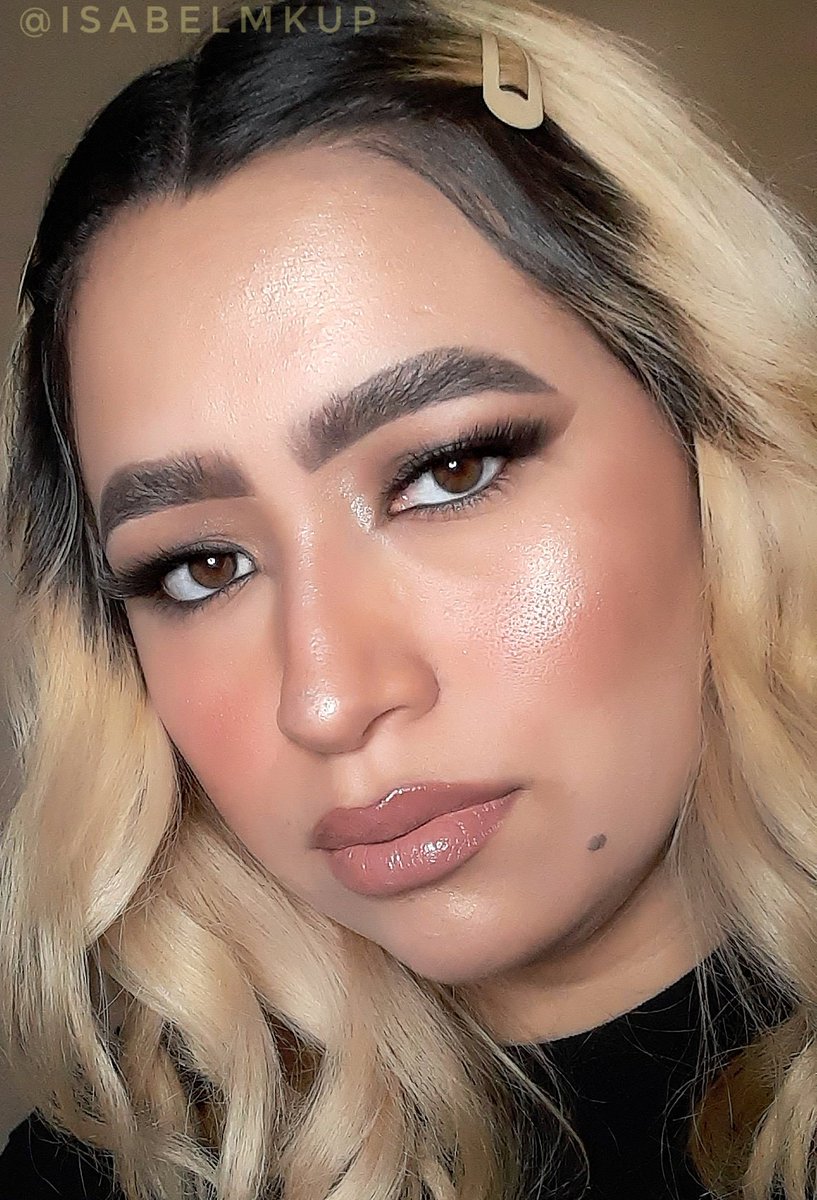 isabelmkup22's tweet photo. @DUALIPA Make-up inspo 🥰🥰 
#makeupaddict #makeuplover #DUALIPA #foxyeyes #hoodedeyes
@tartecosmetics 
@LAColorsusa 
@realtechniques 
@ArdellBeauty 
@milanicosmetics 
@shopamorususa 
@modabrush 
@bhcosmetics 
@wetnwildbeauty https://t.co/mUKfrr3O5R
