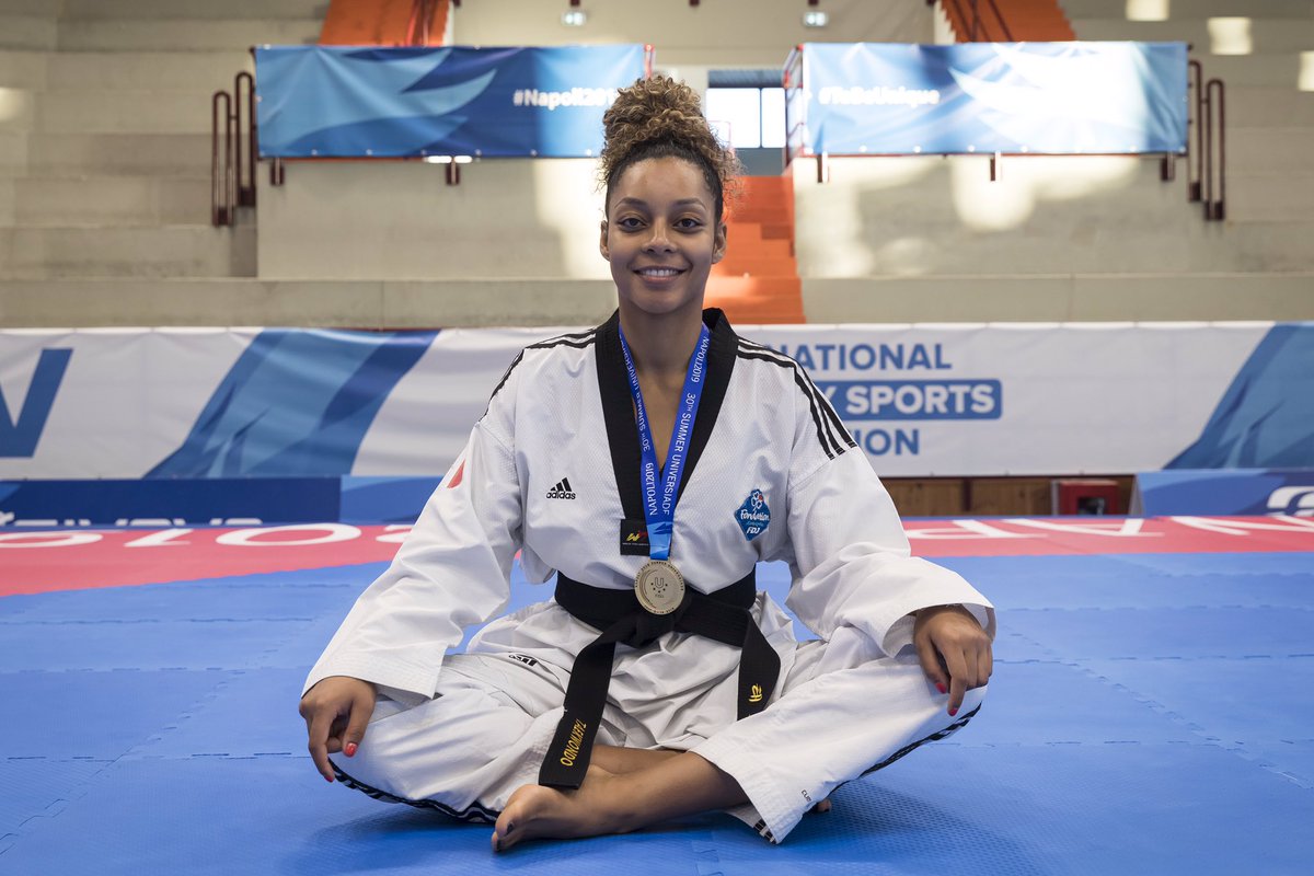 FFSportU's tweet photo. En cette période de #confinement, retour en images sur les temps forts du sport universitaire français en 2019 🇫🇷

 #FlashbackFFSU N°6 : la médaille d'or de @MagdaWiet en taekwondo aux Universiades de #Napoli2019 (Italie) 🥇🇫🇷🥋

@FFTDA @INSEP_PARIS @UPECactus https://t.co/yxiXIfKQeo