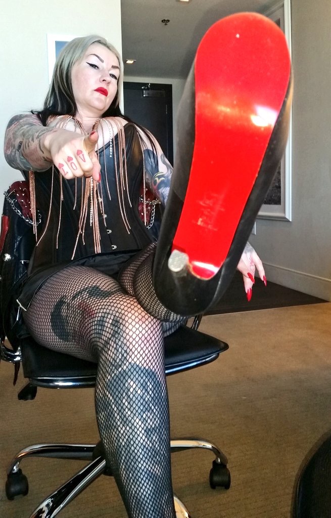 BossBitchDita's tweet photo. Worship her holiness the most beautiful&most powerful the #OnlyTrueGoddess we were created only serve&worship her divinely beauty there’s no any other god but her
#MistressDita
#Femdom #BDSM #MistressOfHull
#OnlineDomination #RealLifeDomination #Findom #HullDominatrix https://t.co/6uSnYRh0Rj