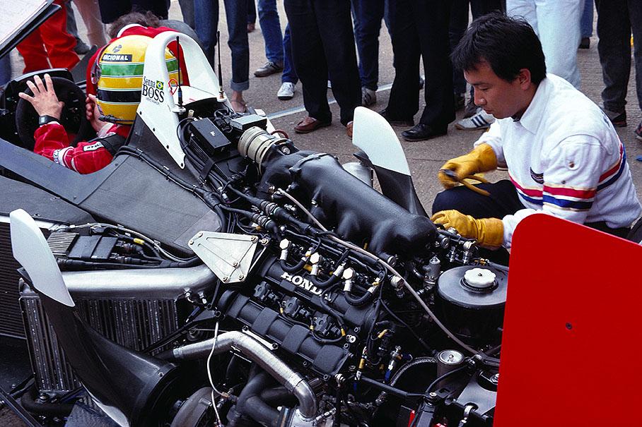 RetroRacingCo's tweet photo. The belly of the beast.  The Honda RA168-E in the back of @ayrtonsenna's @McLarenF1 MP4/4. 1988 https://t.co/3RJyIHICdV