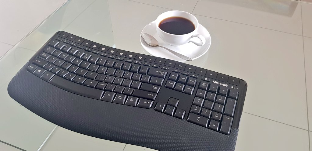 sliswaniso's tweet photo. Working from home.. with my @Microsoft keyboard... Did u know it has 125 buttons/keys 😂😂😂. #MicrosoftComfortKeyboard5050 #MicrosoftComfortKeyboard5000
#StayHome #CoffeeLover
#MicrosoftKeyboard https://t.co/9PtUZrgqxN