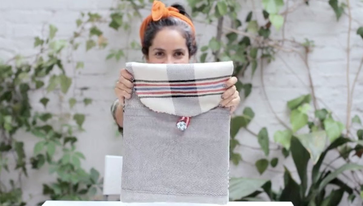 Aprende en este curso online impartido por Laura de @pesetaofficial  los secretos de las telas y cómo combinarlas. Además harás desde cero tres complementos para la vida moderna: una funda de ordenador, una funda de gafas y una pasaportera!
thehobbymaker.com/curso/costura-…