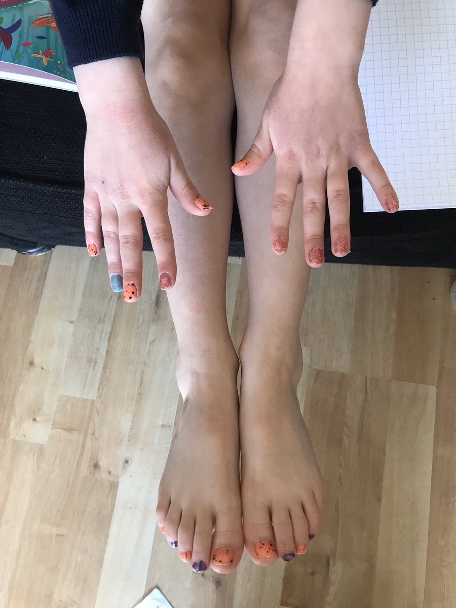ricegrubble's tweet photo. @TickfordPark practising fractions with nail painting - 1/20, 1/2, 1/4, and 1/5 of nails coloured in each colour. https://t.co/2OCkPVtJ5v