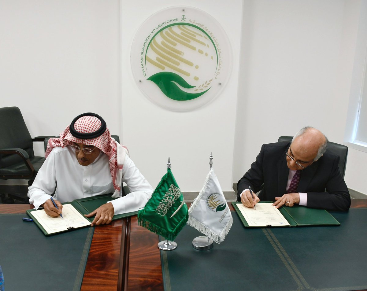 #KSrelief signed an agreement with <a href="/WHO/">World Health Organization (WHO)</a> to support it in combatting #coronavirus #COVID19, at the center's headquarters in #Riyadh