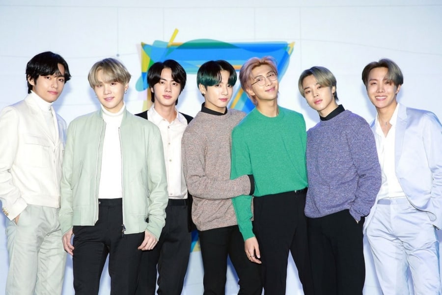 soompi's tweet photo. Big Hit Entertainment Takes Additional Measures Against Malicious Commenters On Behalf Of #BTS
https://t.co/nUCPv071fj https://t.co/wkXVIBTMWg