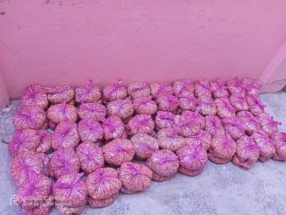 Honlinesanstha's tweet photo. करीब 150 लोगों हेतु खाद्य सामग्री जिसमें लगभग 3 kg चावल,400 gm दाल, तेल,मसाले,नमक के पैक तैयार किये गए जो एक व्यक्ति के लगभग 5 से 6 बार भोजन हेतु पर्याप्त मात्रा है। जिसे कल निर्धन और जरूरतमंदों में बाटा जाएगा। आप भी मदद कर स���ते है |
गूगल पे 9719101865
@AfrozShah1 
#CoronaUpdate https://t.co/fKvn2eeIgC