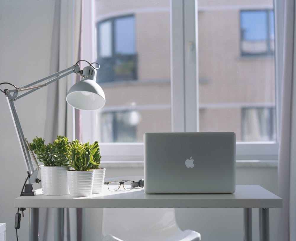 What's worse than a meeting? A virtual meeting. Intimidating tech, everyone obsessing, "Is that how I really look?" To look and sound better in your next ZOOM meeting, use front lighting, raise your laptop, use earbuds, and pick a… lexmater.com/how-to-look-an…