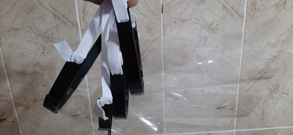 KaratayEEE's tweet photo. Yeni tip koronavirüsünün sebep olduğu sorunlara çözüm bulmak amacıyla kurulan KOROTAY ekibi, tedarik sıkıntısı çekilen siperlik maske, kızılötesi ateş ölçer cihazı ve solunum cihazı konusundaki çalışmalarına son hız devam ediyorlar. https://t.co/67IC6gnzRu