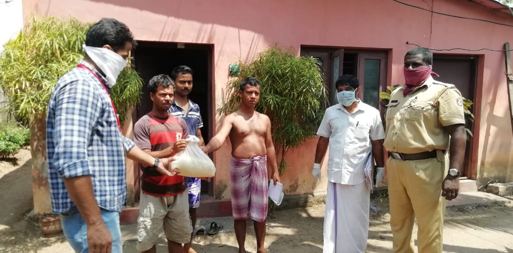 Visit of Thumba Janamaithri Police to the Labourers  camp at Manvila.... Janamaithri Police issued food grains to them.....