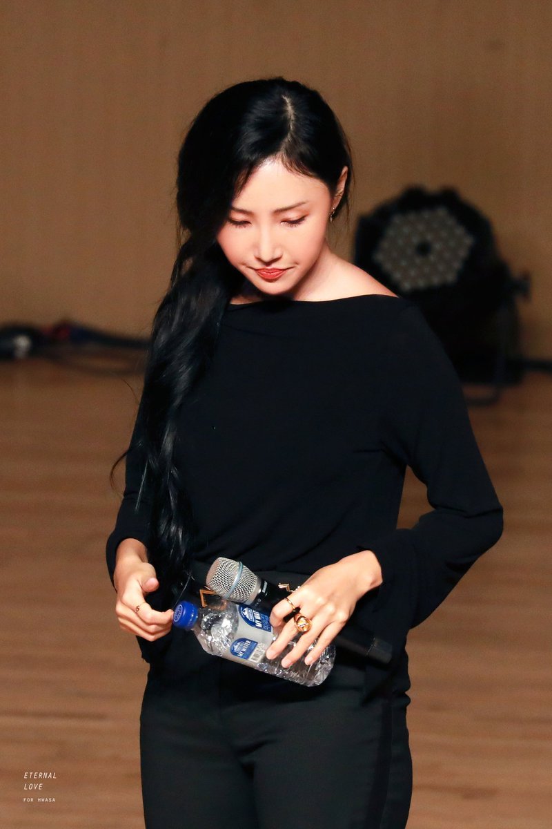 191007
겸댕..♡
#마마무 #Mamamoo #화사 #HWASA