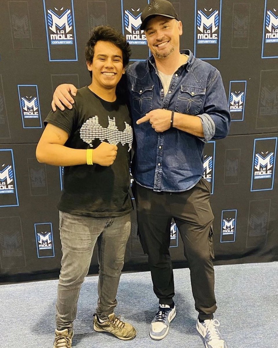 tomwbrasil's tweet photo. #TomWelling na La Mole convention. https://t.co/vjHhIXvLnV