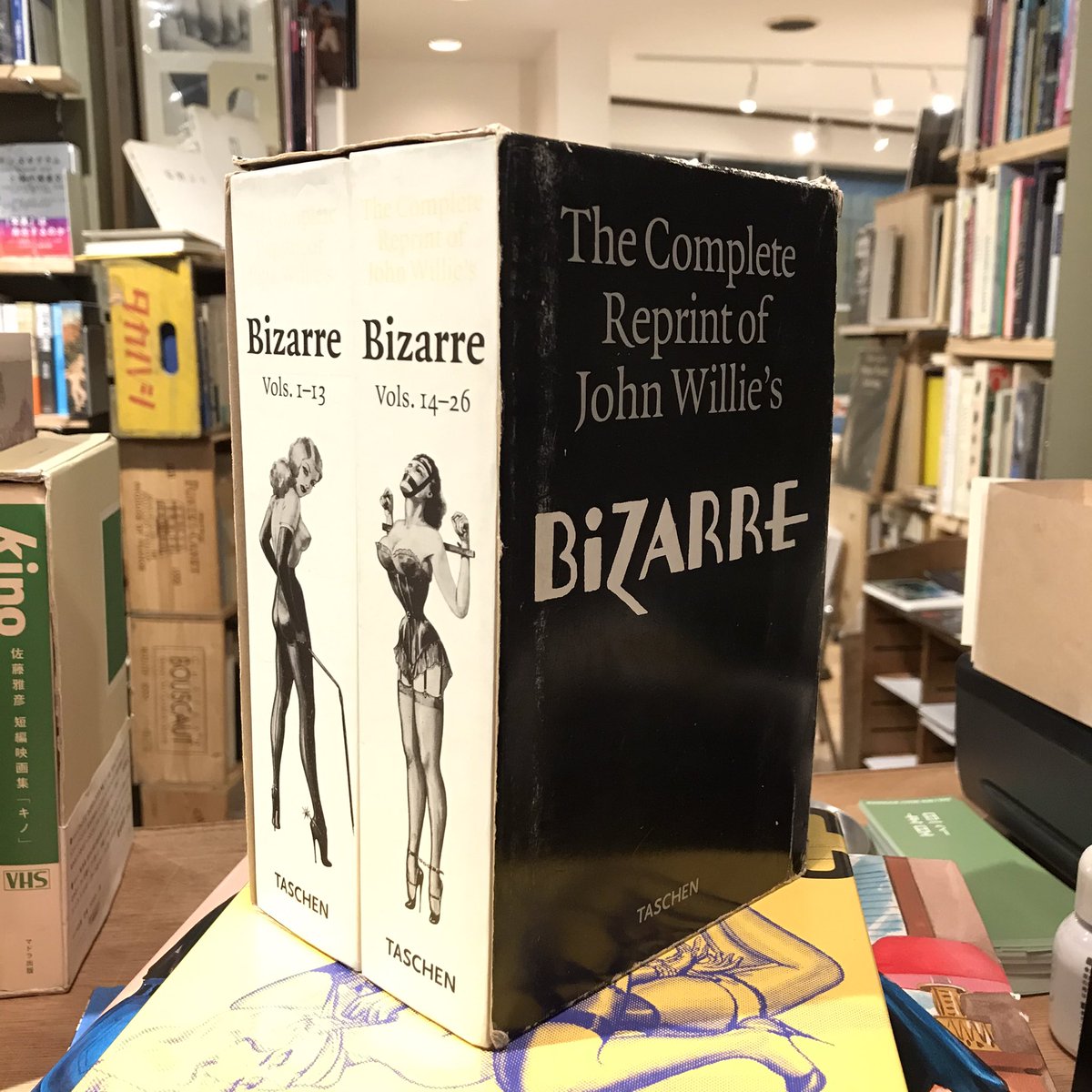 1ichinichi1's tweet photo. 2冊セット
『 The Complete Reprint of John Willie's BiZARRE Vol.1-13 & 14-26 』
https://t.co/x1wezQY04L
#JohnWillie #Bizarre #EricKroll #フェティッシュ #ボンテージ https://t.co/AGkNOWT0T7