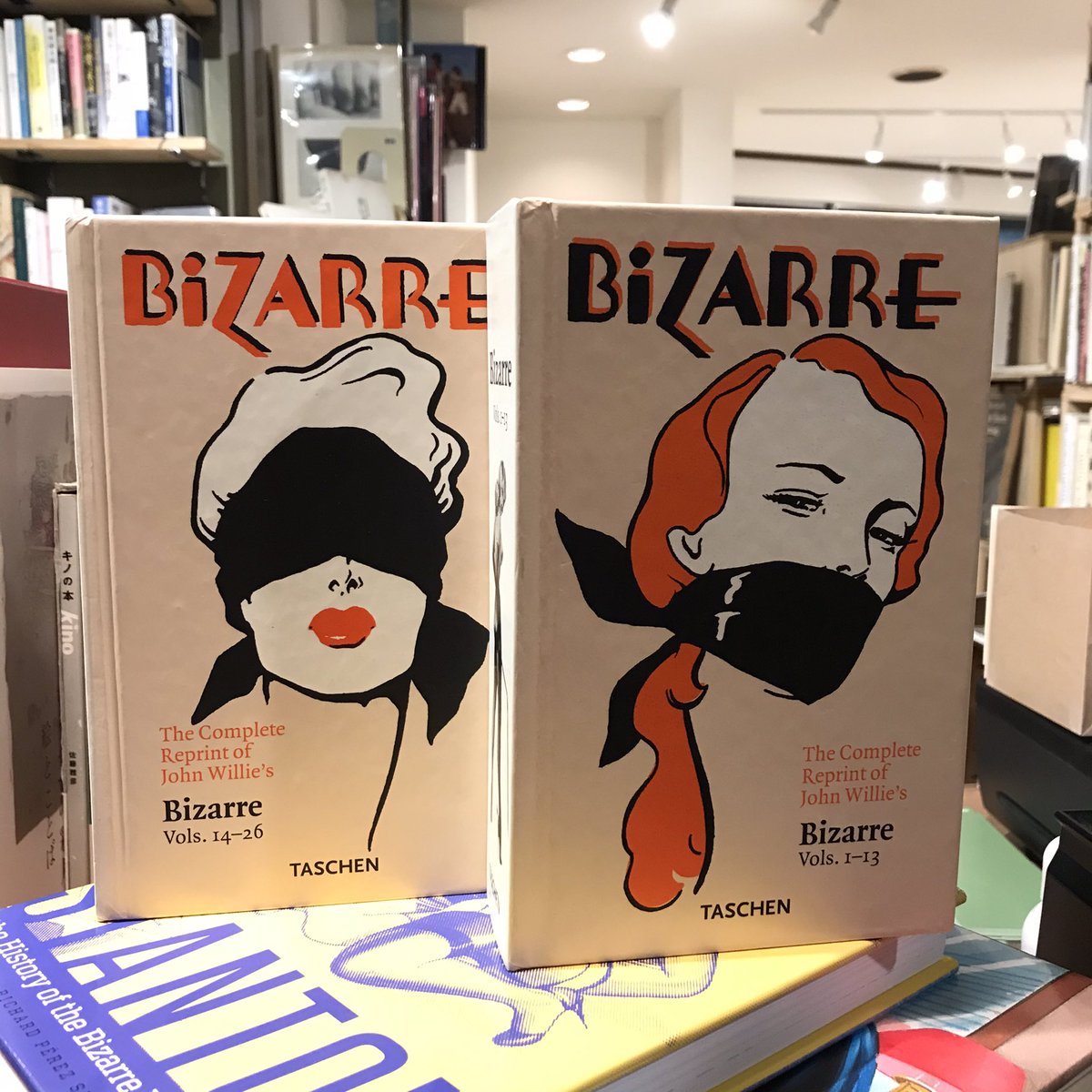 1ichinichi1's tweet photo. 2冊セット
『 The Complete Reprint of John Willie's BiZARRE Vol.1-13 & 14-26 』
https://t.co/x1wezQY04L
#JohnWillie #Bizarre #EricKroll #フェティッシュ #ボンテージ https://t.co/AGkNOWT0T7