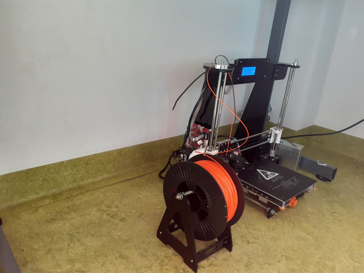 sdkjhfj845t8yg's tweet photo. The team @ed_tuh tackling #COVID19 are competent, courageous, clever &amp; creative! Well done Filip and Rob for #innovating #3Dprinting of #PPE in our #ED. The #visors are comfortable &amp; clean-able too! Credit to @erikcederb for the #openaccessdesign: Thank you!
#TUHworkingtogether https://t.co/dmMf9kwdBe