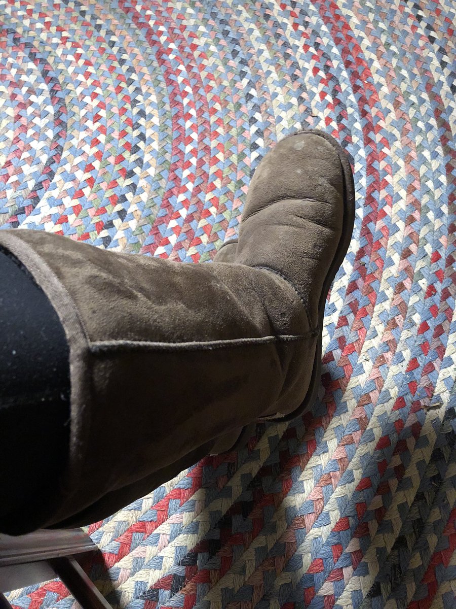 LindseyDeluce's tweet photo. You know it! It’s my “working from home” mullet... business up top, cozy on the bottom. #workmullet @YourMorning https://t.co/RDd6Z9SPXw