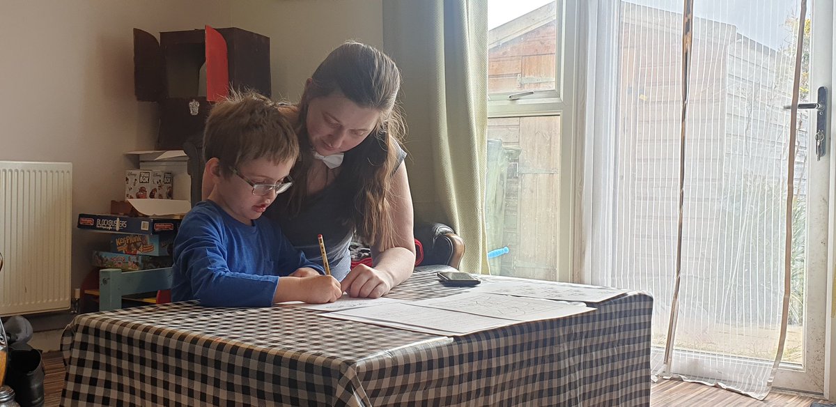 SimonPring2's tweet photo. @manorschwirral 
Miss Torie wearing a bow tie to honor Mr Croft today in our Harry Potter home school day. More pics to come
#manorathome https://t.co/tCHw63Nj7q