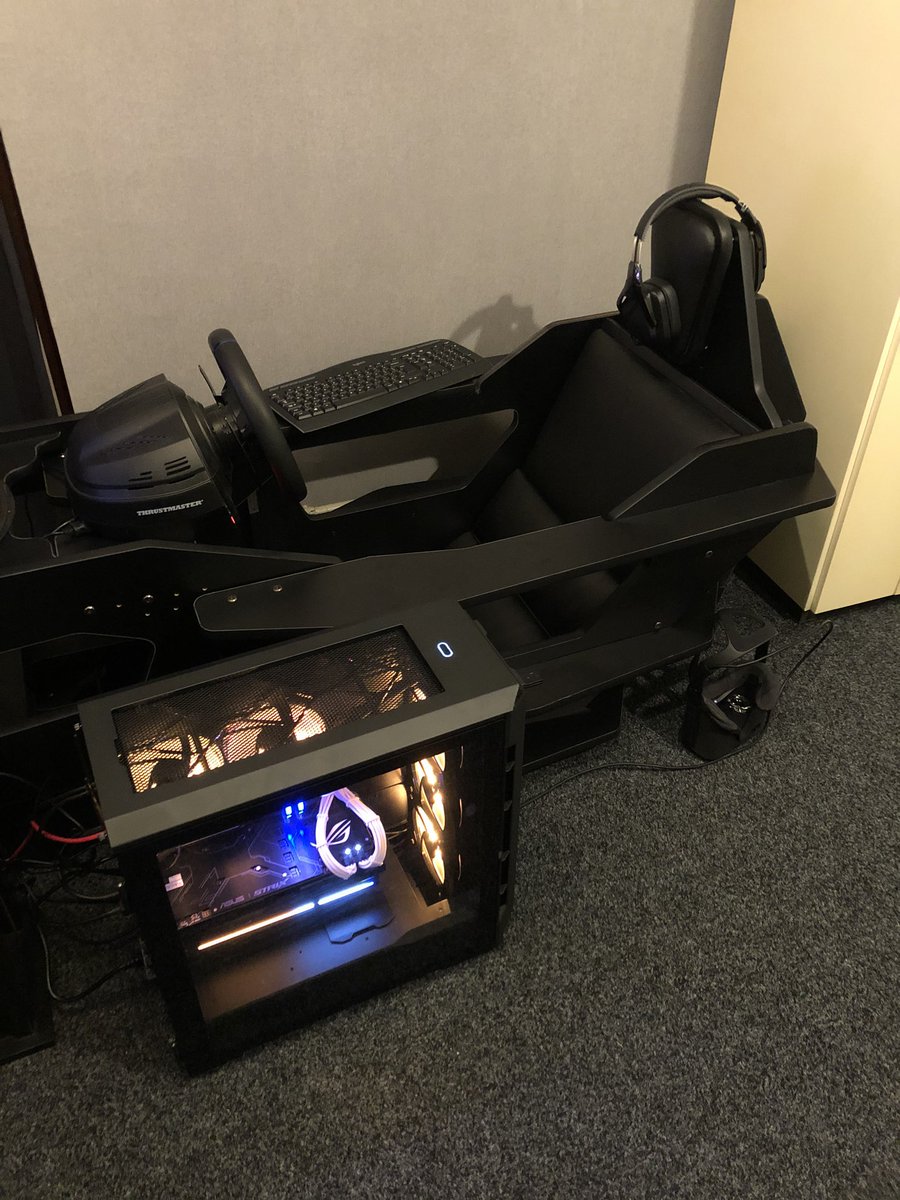 HoekstraDanny's tweet photo. @ReneHoogterp @jackontracks dit is mijn setup voor iRacing. Het nieuwe bandenmodel maakt het echt veel beter en geen enkele baan of auto wordt toegevoegd als ze dit niet kunnen laserscannen. Realistischer kan het in mijn ogen niet. https://t.co/URWkscX2v7