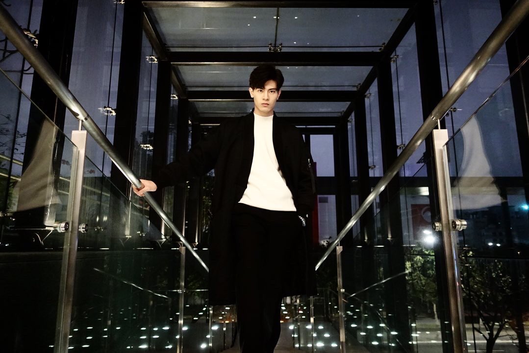 _ChrisWu_'s tweet photo. 在世界各個角落裡
每個人都努力活著
留下足跡痕跡事蹟
每件每個人事物中
都有著我們值得去
珍惜懷念存放心中

真的希望雨過天晴
再次看見自己大家
最真摯幸福的笑容

#吳承洋 
#吳承洋chriswu https://t.co/sUlkzxkpL8
