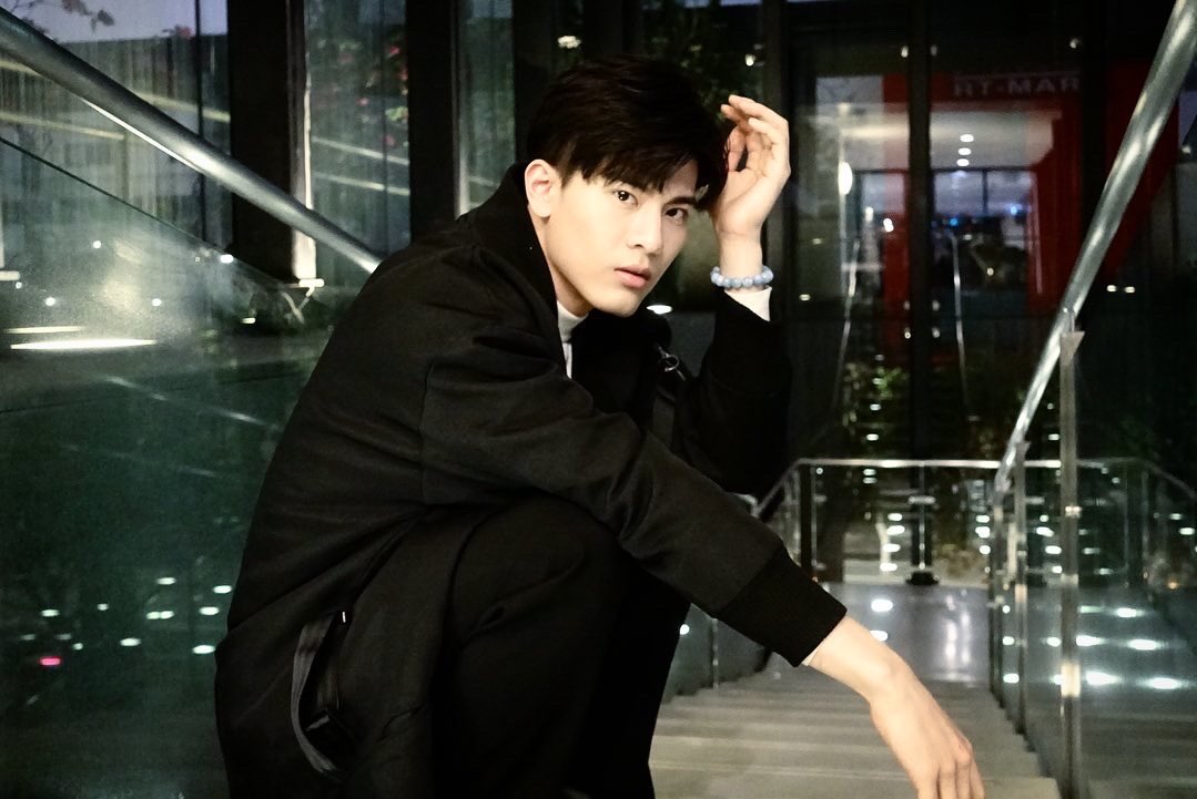 _ChrisWu_'s tweet photo. 在世界各個角落裡
每個人都努力活著
留下足跡痕跡事蹟
每件每個人事物中
都有著我們值得去
珍惜懷念存放心中

真的希望雨過天晴
再次看見自己大家
最真摯幸福的笑容

#吳承洋 
#吳承洋chriswu https://t.co/sUlkzxkpL8
