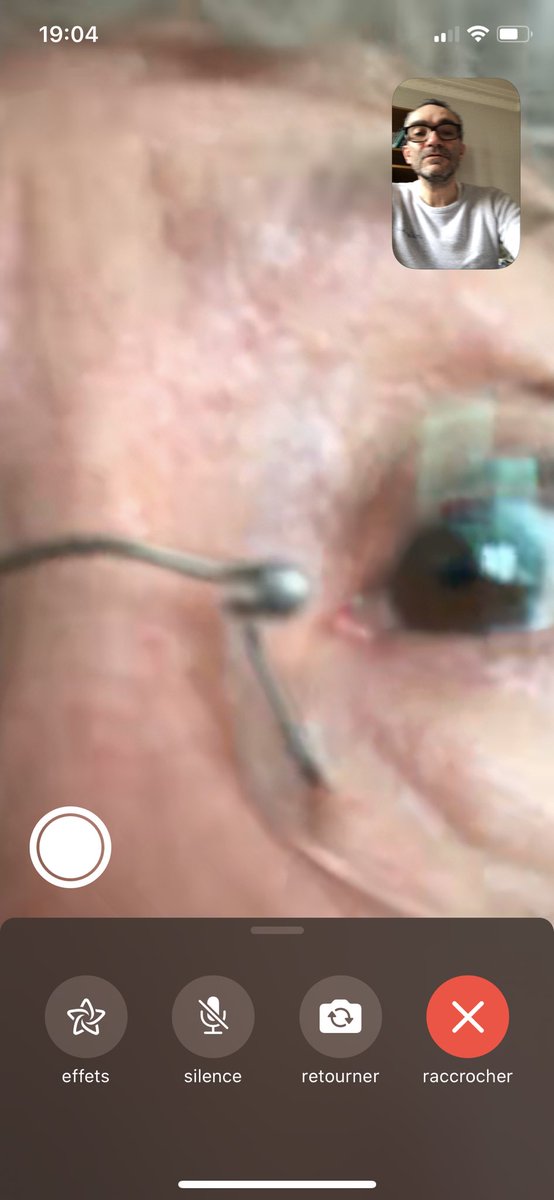 Ma tante, 82 ans, au plus près des nouvelles techno #visio ❤️😃
Merci à tous nos #herosdureseau de me permettre de garder le lien avec mes proches #Orange