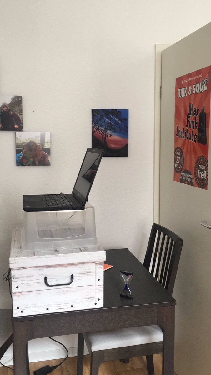 CosmoCat's tweet photo. Much better now 😊 #previoustweet #homeofficehack https://t.co/C9YK2cWtD1