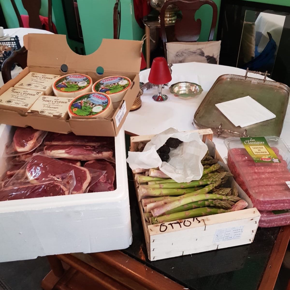 #Blacktruffle, #duck breast, #asparagus, #frenchcheese - we can definitely work with these ingredients.  Thank you @albionfinefoods for the #fooddonation and delivery to feed the #NHSstaff <a href="/GSTTnhs/">Guy's and St Thomas'</a> 🙏🏻 

#feedournhs #feedournhsstaff  #feedthenhs #supportthenhs #supportthenhsstaff