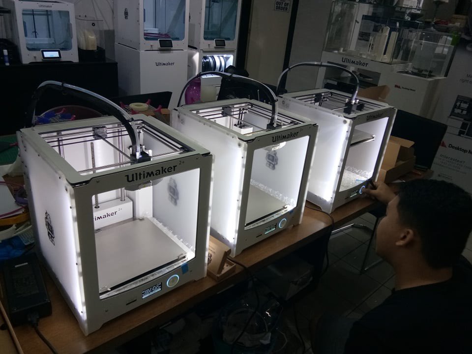 UST1611official's tweet photo. UST receives brand-new 3D printers from Eat Bulaga for PPE production

The new printers, installed in the University earlier today, will augment UST’s efforts of producing visors for the face shields of frontliners.

Maraming salamat, TAPE, Inc. at mga Dabarkads! https://t.co/PDiehubjiE
