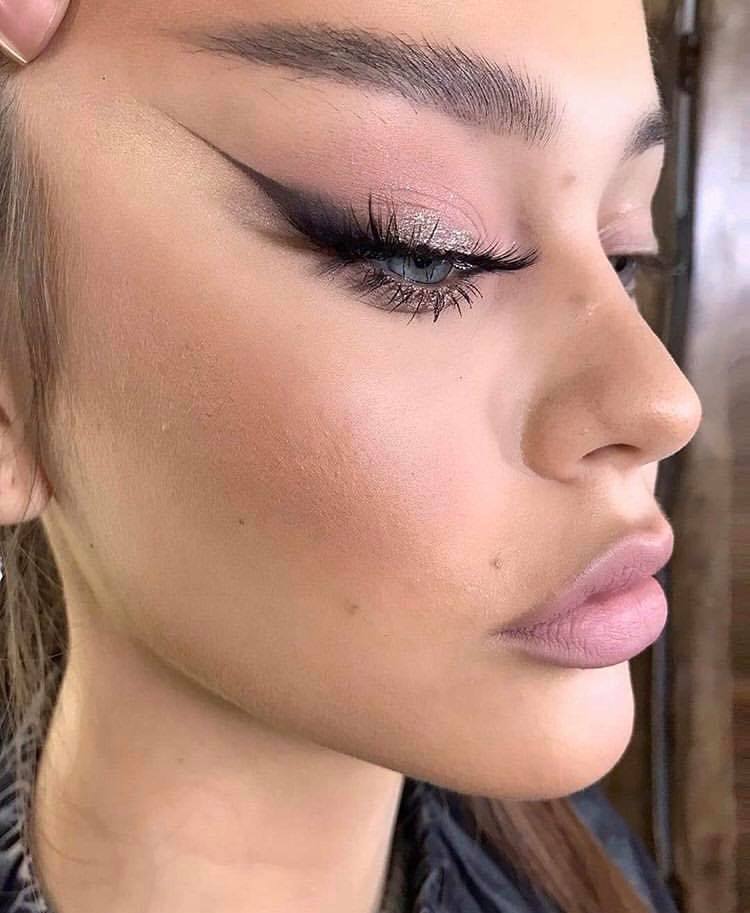 UK_MUA's tweet photo. 🌟 Make Up Of The Day 🌟

We adore this fierce liner look from @zena_grekova over on Instagram https://t.co/UHGJE16Hiy