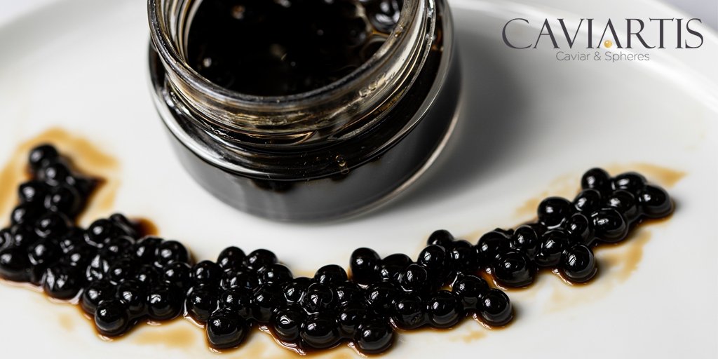 caviartis's tweet photo. La miel de caña es un alimento lleno de vitaminas y propiedades beneficiosas para nuestro organismo. Si quieres saber cómo aplicarlo en tus platos, no te pierdas nuestro post del blog con todos los detalles: https://t.co/08n9fRMakE 
#FelizLunes #alimentación #cocina #delicatessen https://t.co/4pGeRJWKmL