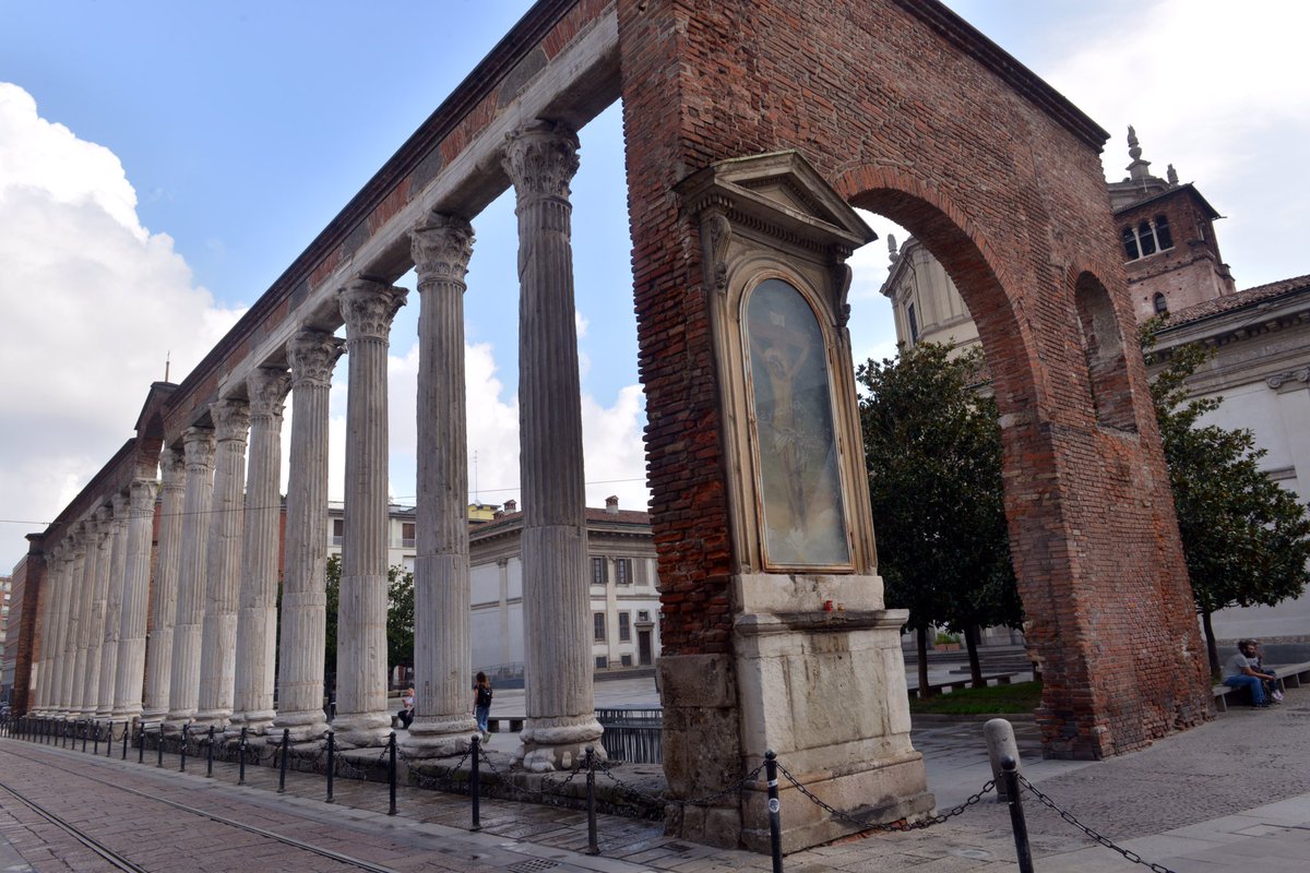 joukesp's tweet image. #MonumentsMonday #Pilasters
Answering @cbnewman’s call and placing these beautiful Roman (Corinthian style) pilasters from Milan.