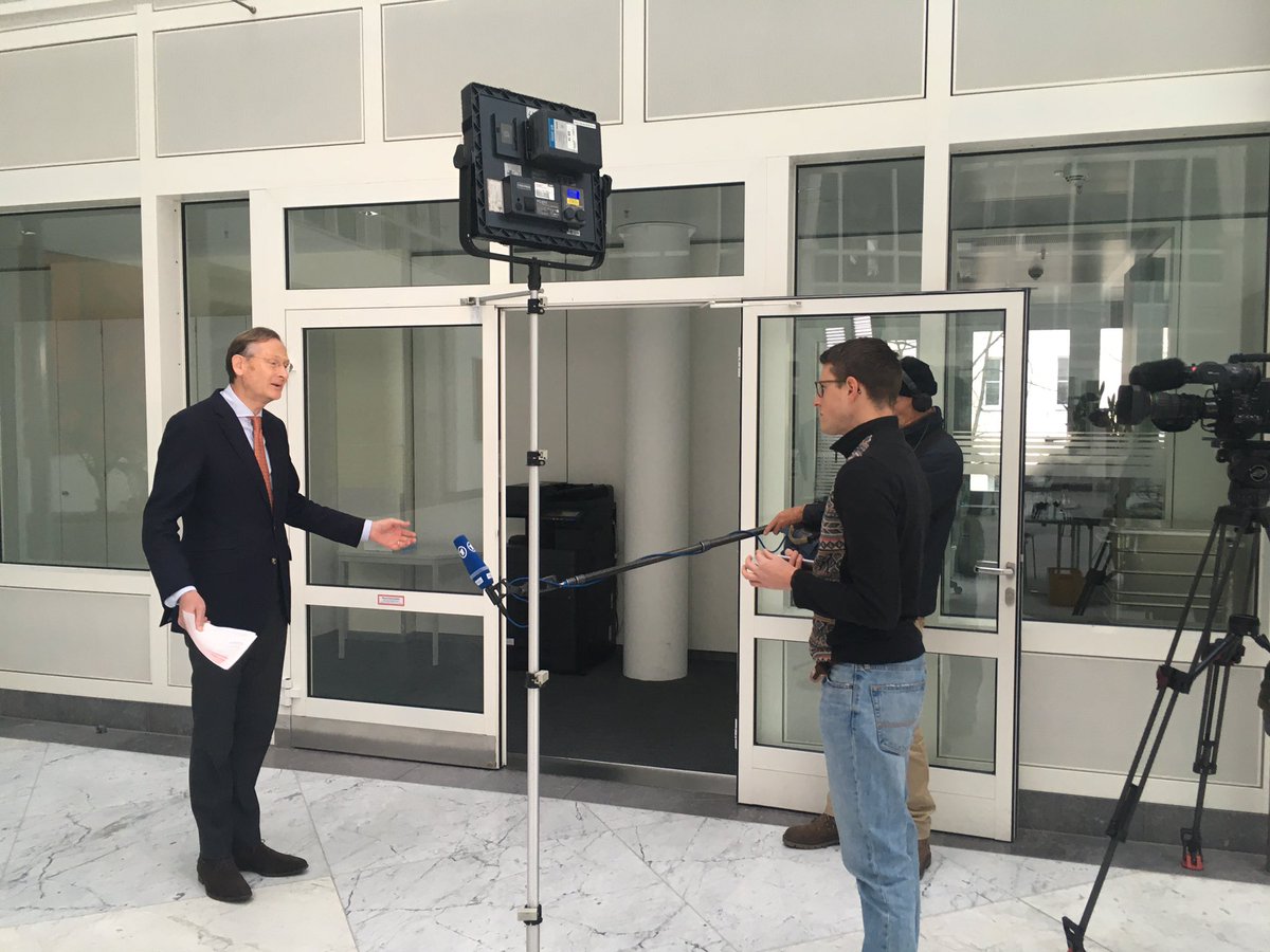 PR_ibb's tweet photo. IBB Chef #Allerkamp berichtet @tagesschau zu den Zahlen beim Zuschuss für die #Coronahilfen - heute Mittag überweisen wir 300 Mio. EUR für rund 30.000 Menschen, abends folgt eine 2. Tranche. Geld kommt zügig an! https://t.co/stqmL07WTP