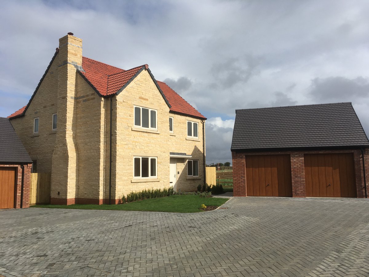 BV_Homes's tweet photo. This spacious 4 bedroom detached home is perfect for families; see the floor plans 🏡

The Exton | £479,995 | Help to Buy is available

📞 0330 2233546
📧 sales@bramptonvalleyhomes.co.uk

#BramptonValleyHomes #HelptoBuy #MondayMotivation https://t.co/7G8ooilOLZ