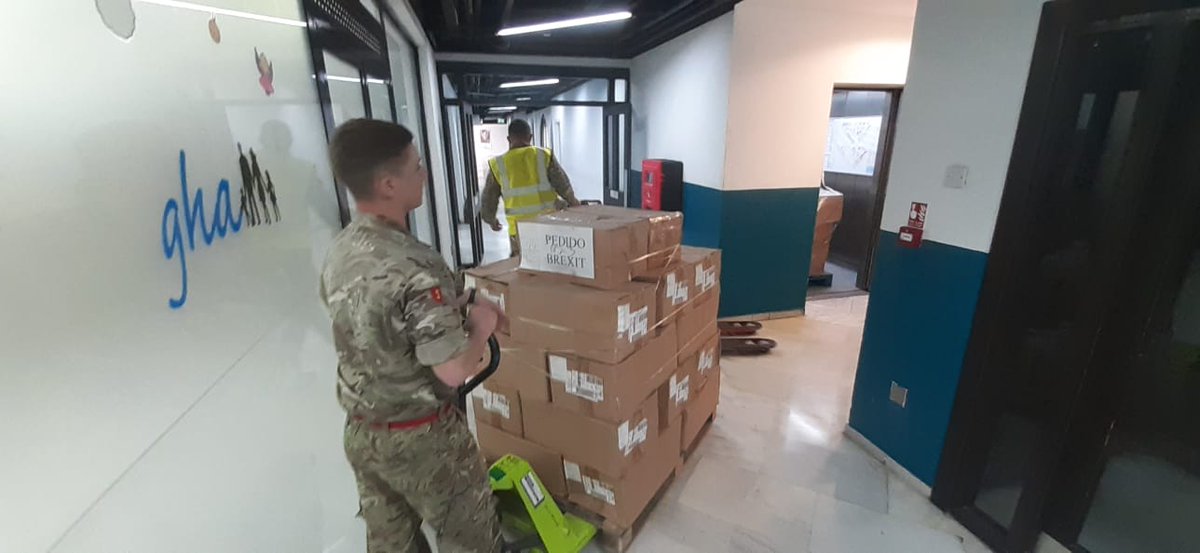 RG troops assisting the local population, moving medical supplies at St Bernhard's Hospital and the medical facility at Europa Point as part of British Forces Gibraltar's 🇬🇮 response to #Covid_19. Great work all. NEH. <a href="/QueensDivision/">The Queen’s Division</a> <a href="/BritishArmy/">British Army 🇬🇧</a> <a href="/RMASandhurst/">Royal Military Academy Sandhurst</a> <a href="/ForcesNews/">BFBS Forces News</a>