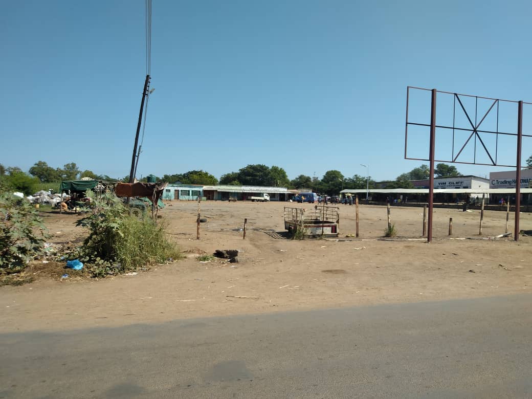 ZBCNewsonline's tweet photo. #Day 1 ZIM National Lockdown in Pictures: Marondera CBD (Bus Terminus and Market place)
@GNyambabvu @JoshMunthali @EMupoperi @jeroldSasa  
#21daysLockdown #StayAtHome  #StayHomeStaySafe #StaySafe https://t.co/NqdDWeV8Yu