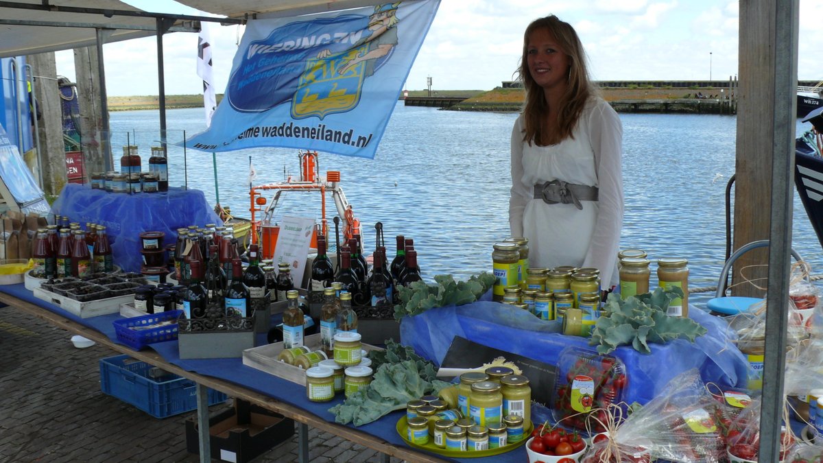 Het Wieringer #Vistival op de haven van Den Oever aan #Werelderfgoed #Waddenzee in 2010, Wonderlijk Wieringen, Wieringer Pakhuis, Uit Eigen Streek was erbij. In 2020 vervalt het evenement. De Zee Verse Vismarkt is zaterdags open voor afhalen bestelde #vis. <a href="/zeeversdenoever/">Zeevers Den Oever</a>