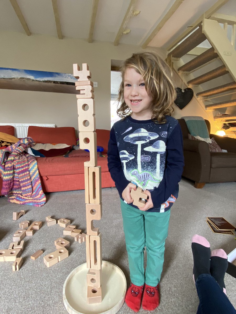 Laura Smith tweet media