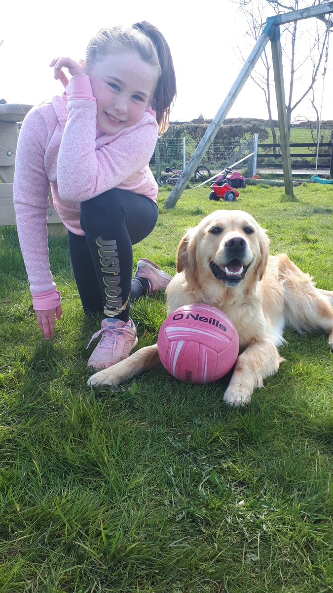 BaaMooOink's tweet photo. Morning @kirstieradio , getting us through Monday with style😊 tomorrow could you please play @derekryanmusic "Connemara Sky" can't wait for his wee live set later in the week. Another Day in the garden for us! Thanks for the great music💕 https://t.co/BXy3s5205T
