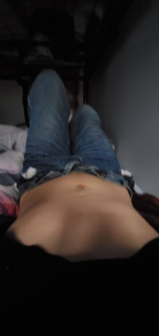 Here's my cute belly https://t.co/oe7UNEXzvO