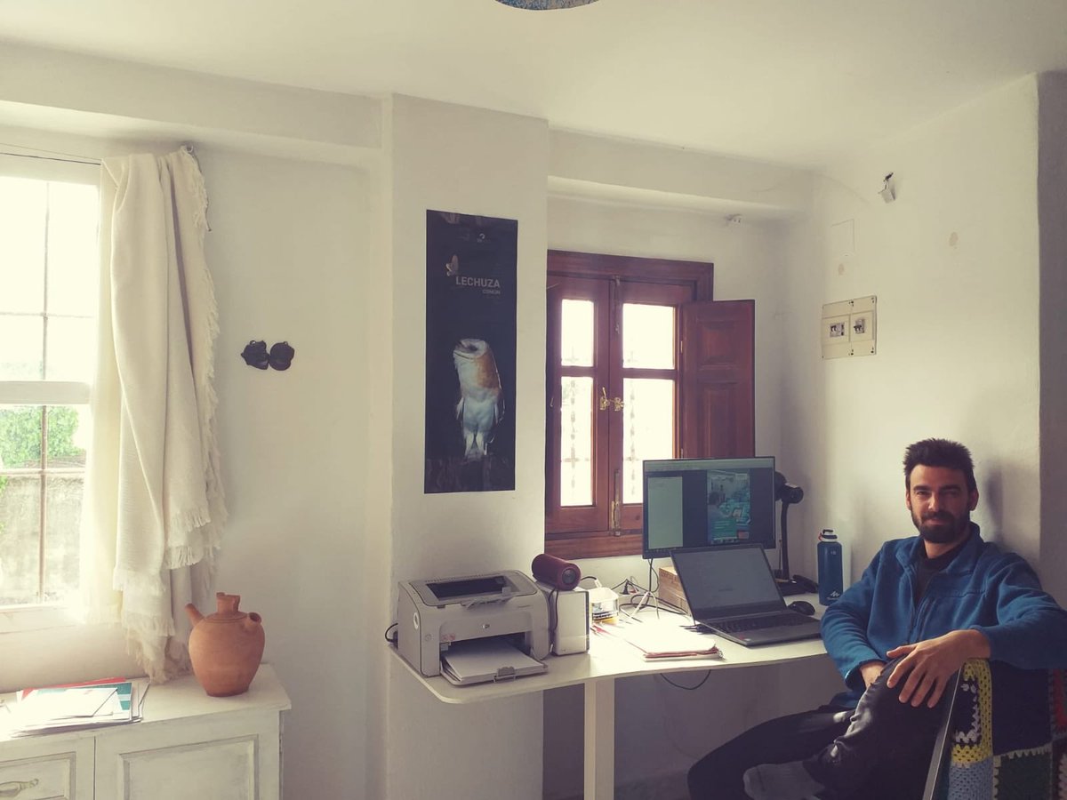 Compartimos con vosotros y vosotras la foto de nuestro #coworker Armando trabajando en casa. Esperamos poder volver a estar todos juntos muy pronto!!! #soyerranTe #coworkingvirtual #quedateencasa #erranTesencasa