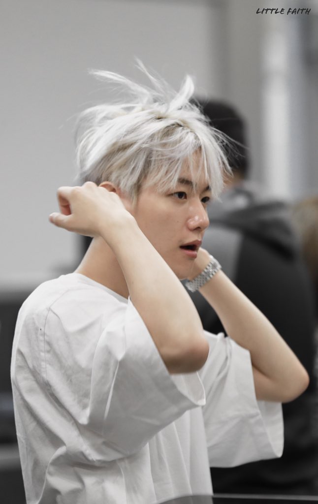 bestofbyunbaek's tweet photo. the urge to run my fingers thru his hair 😣 https://t.co/EMXawWq1Sq