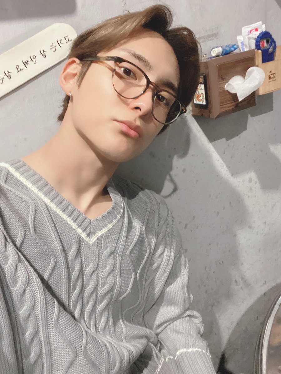 [#에이스_준]
초이들 저는 저녁 먹으러 왔슴다❤️
다들 저녁은 드셨나요🙂
#ACE #에이스 #CHOICE #초이스