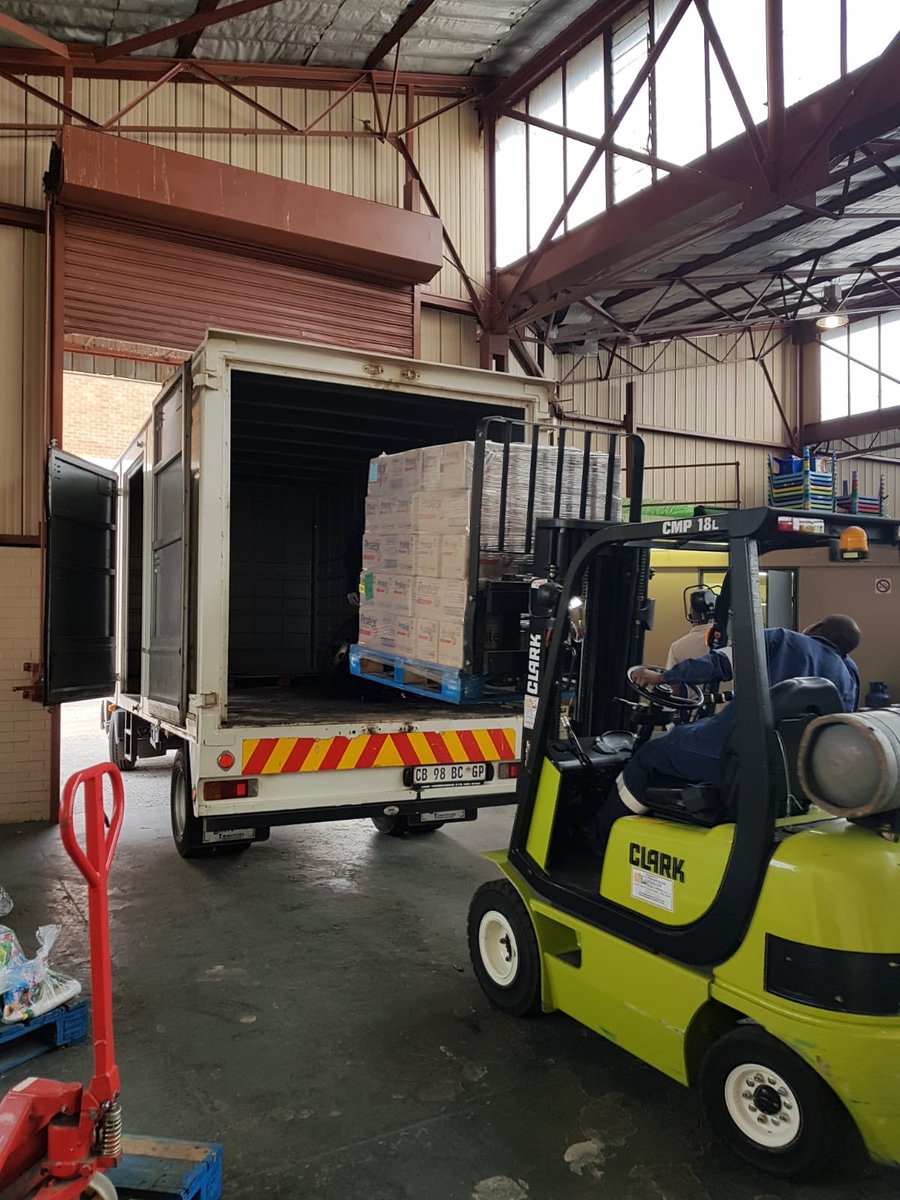 Abramjee's tweet photo. #OperationCovid19Fund Region truck loading food supplies for communities of Sedibeng: @gpgSocDev machinery fully activated. @SANZAFSA @OperationSA1 @Lesufi @GautengProvince @David_Makhura https://t.co/QxHFz6l02K