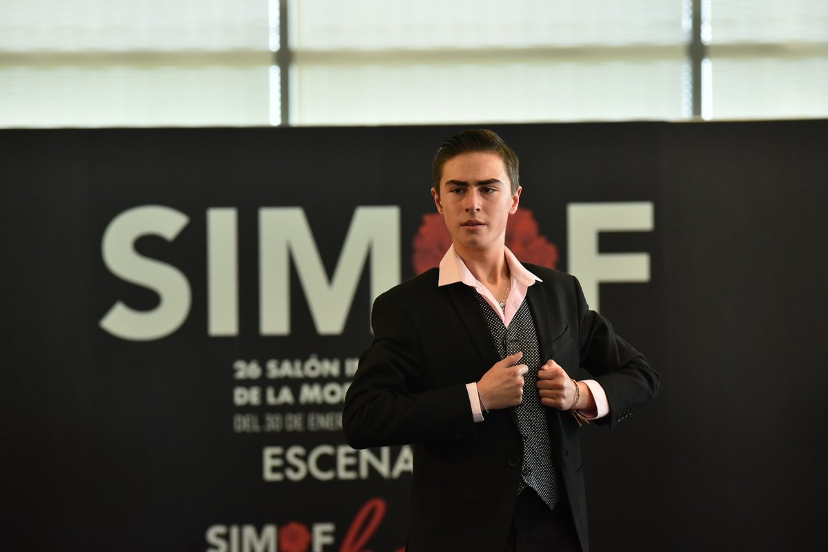 simofsevilla's tweet photo. 💃 Seguimos recordando grandes momentos vividos en #SIMOF2020
📸 Os dejamos imágenes de #SIMOFBAILA en el escenario de @fibesevilla , donde pudimos sentir de cerca el arte y la pasión que transmitieron las escuelas de #danza
👏¡Cómo disfrutamos!👏
#ModaFlamenca #FelizLunes https://t.co/lTAFN3mp4V