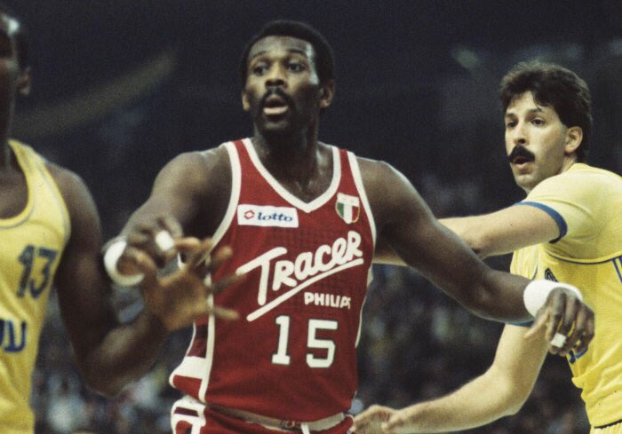 Bob McAdoo: 1292 points in 50 matches (25,8 avg). Averaged 22,2 in 15 matches in 1986-87. Averaged 29,1 in 18 matches in 1987-88. Averaged 25,5 in 17 matches in 1989-90. That’s all of his euroleague seasons, with first two ending with  @OlimpiaMI1936 titles.